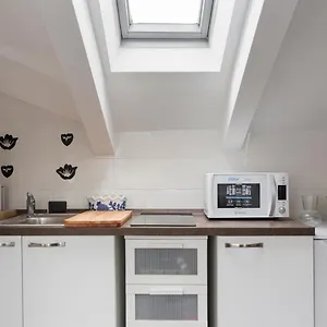 1 Bedroom & 1 Living Apt - Duomo 7 Milan
